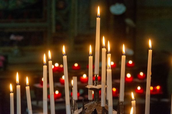 Top 5 chandelles romaines à prix abordables pour éclairer vos événements